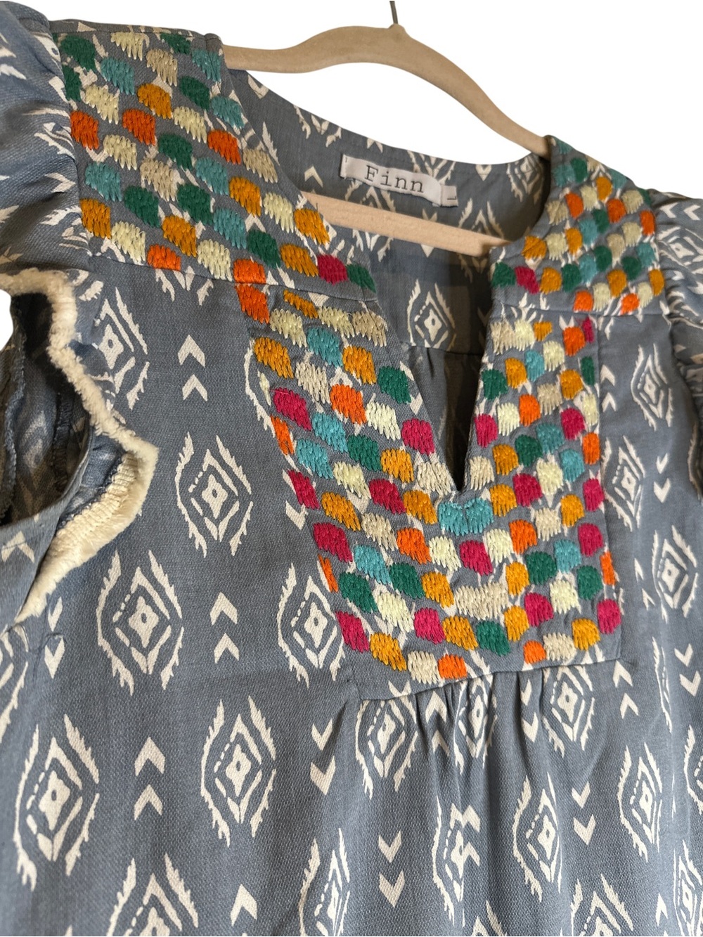 Finn Embroidered Top with Colorful Yoke, Slate Blue & Cream print, EUC sz L - Picture 2 of 3
